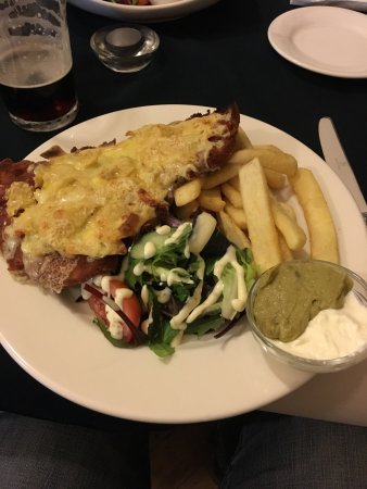 Cunninghams Hotel - Foster Accommodation 0