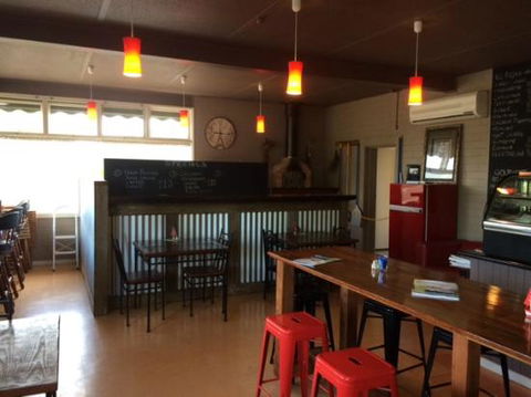 Jackson's On Albert Takeaway & Coffee Lounge - Foster Accommodation 0