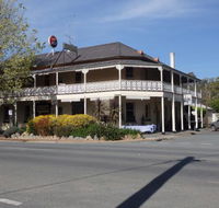 Seven Creeks Hotel - Foster Accommodation