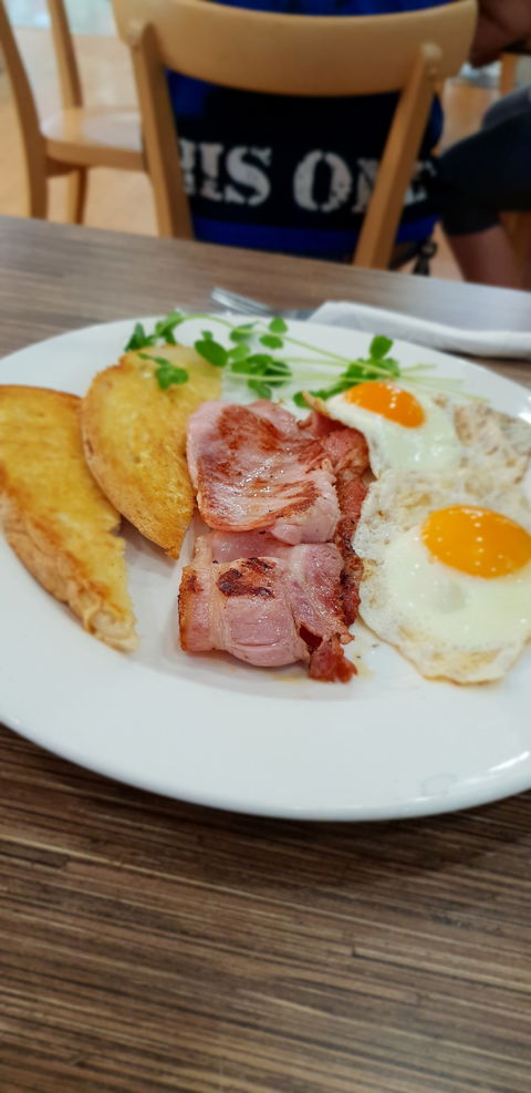 Degani Bakery Cafe - Foster Accommodation 2