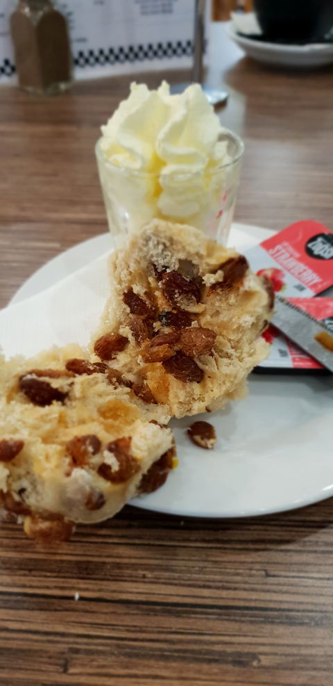 Degani Bakery Cafe - Foster Accommodation 4