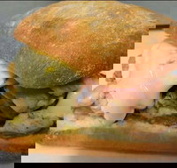 Cougar Cats Cafe - Foster Accommodation