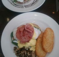 Lysanders Cafe - Foster Accommodation