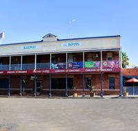 The Railway Hotel - Foster Accommodation