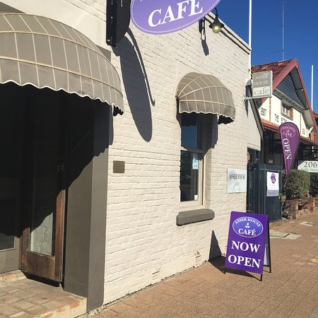 Asser House Cafe - Foster Accommodation 0