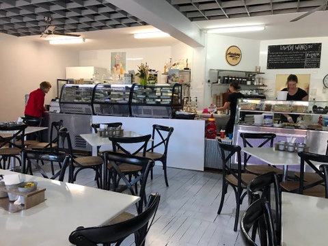 EClairs Coffe Shop - Foster Accommodation 0