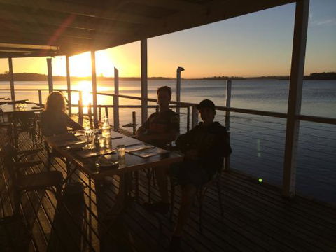 The Waterbird Restaurant - Foster Accommodation 0