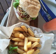Lake Vue Cafe - Foster Accommodation