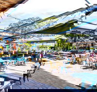 Toormina Hotel Palms Bar  Dining