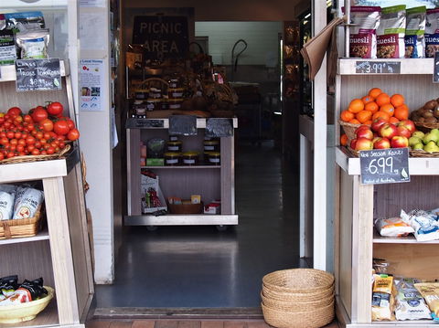Causley Fresh Deli - Foster Accommodation 1