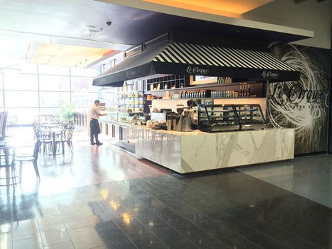 Le Cirque Fine Foods - Docklands - Foster Accommodation 0