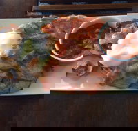 Ninos Gourmet Deli - Foster Accommodation