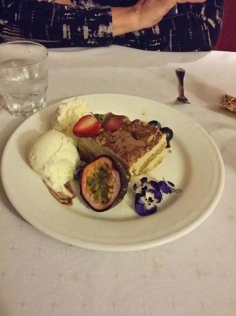 Anna's Restaurant - Foster Accommodation 0