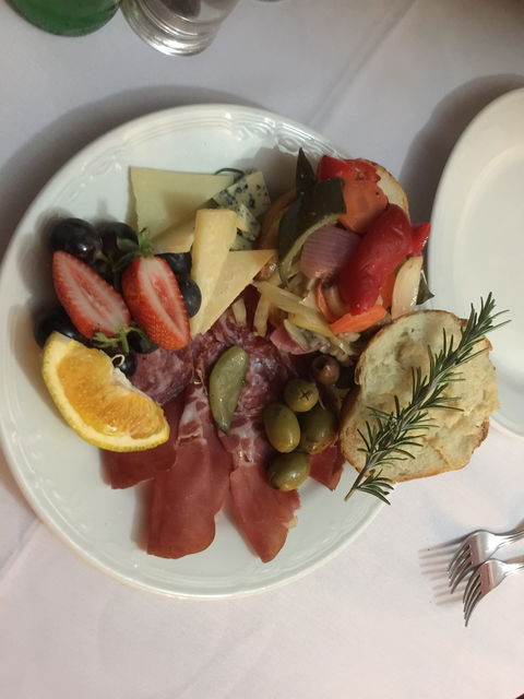 Anna's Restaurant - Foster Accommodation 4