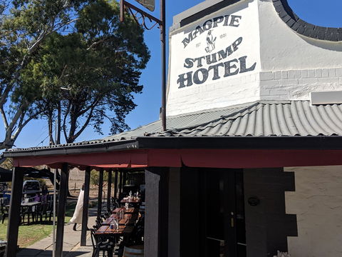 Magpie And Stump Hotel - Foster Accommodation 0