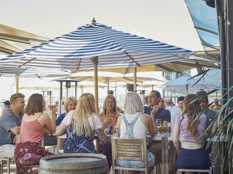 The Lucky Shag Waterfront Bar - Foster Accommodation 1