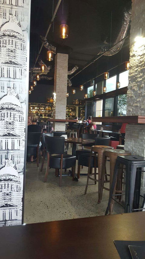 Cottons Wine Bar - Foster Accommodation 0