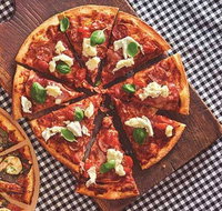 Crust Gourmet Pizza - Surfers Paradise - Foster Accommodation
