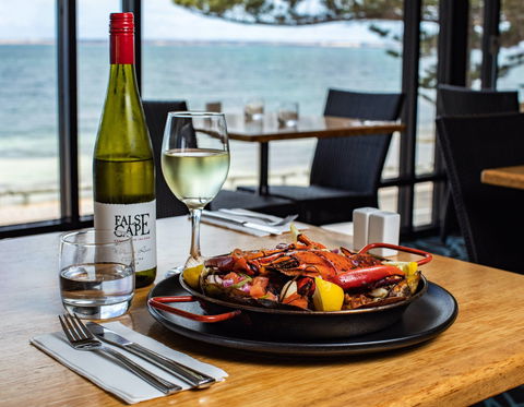 Zone Restaurant - Foster Accommodation 1