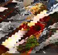 Tim's Surf and Turf - Foster Accommodation