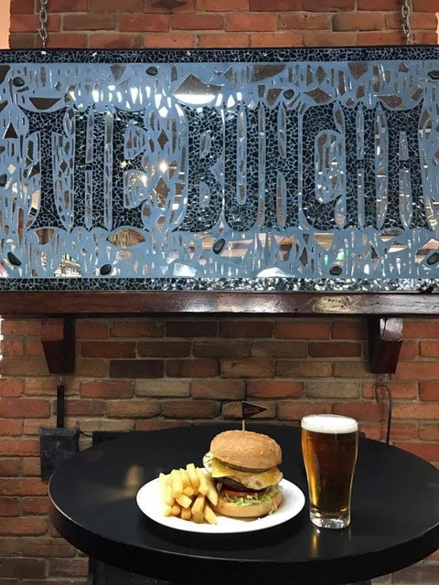 The Red Room - The Edward River Hotel - Foster Accommodation 0