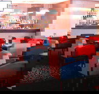 Waves Bar  Lounge - Foster Accommodation