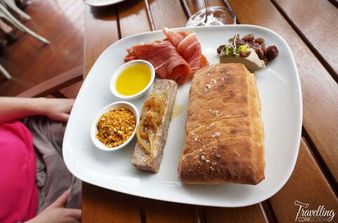 Avesta Restaurant - Foster Accommodation 0