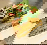 The Walnut Restaurant and Lounge Bar - Foster Accommodation