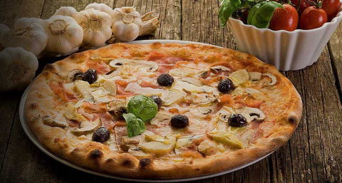 Alex's Pizza - Foster Accommodation 0