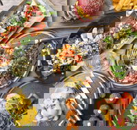 The Stonez Restaurant - Foster Accommodation