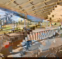 Railway Hotel Bribbaree - Foster Accommodation