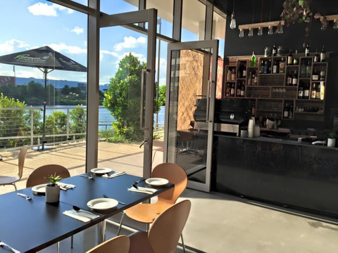 Alfresco Pizzeria & Wine Bar - Foster Accommodation 3