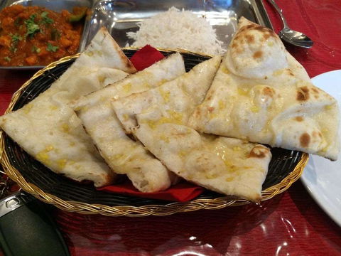 Ganges Indian Restaurant - Foster Accommodation 0