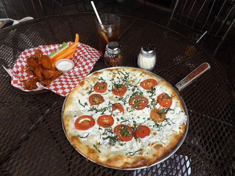 Al Capone's Pizzeria - Kensington - Foster Accommodation 0