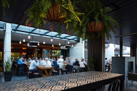 Ostani Lounge, Bar & Restaurant - Foster Accommodation 1
