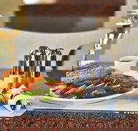 Zeina's Caf - Comfort Inn and Suites Burwood - Foster Accommodation