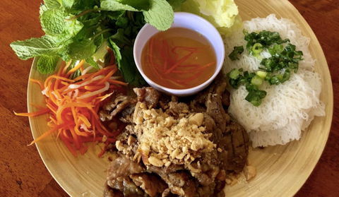Aunty Ut Restaurant - Foster Accommodation 0