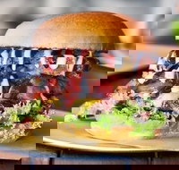 Sir William Wallace Hotel - Foster Accommodation