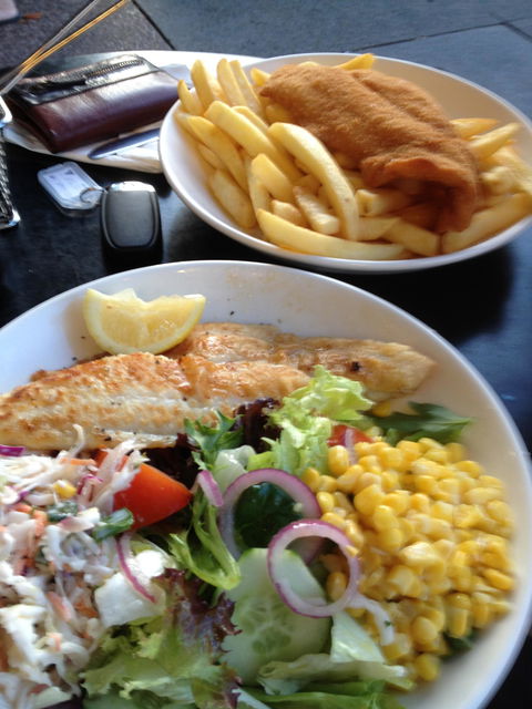 Doug's Seafood Cafe - Foster Accommodation 1