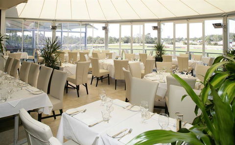 L' Aqua Restaurant - Foster Accommodation 1