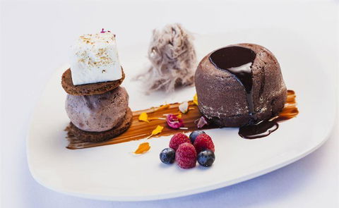 L' Aqua Restaurant - Foster Accommodation 5