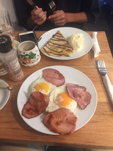 Aix Cafe Creperie Salon - Foster Accommodation 1