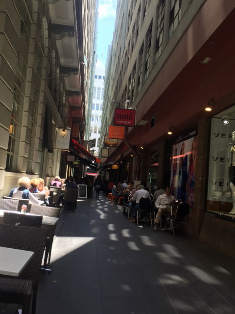 Aix Cafe Creperie Salon - Foster Accommodation 2