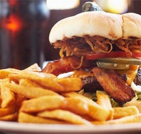 Karama Plaza Tavern - Foster Accommodation