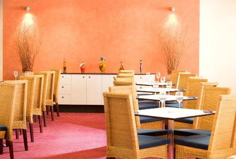 Aqua Restaurant & Bar - Foster Accommodation 0