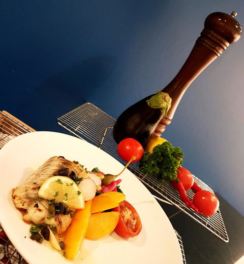 Aqua Restaurant & Bar - Foster Accommodation 10