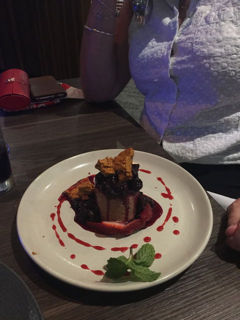 Aqua Restaurant & Bar - Foster Accommodation 1