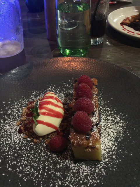 Aqua Restaurant & Bar - Foster Accommodation 8