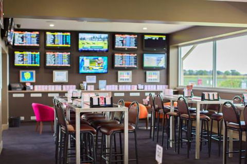 Western Suburbs Rugby Leagues Club Mackay - Foster Accommodation 2