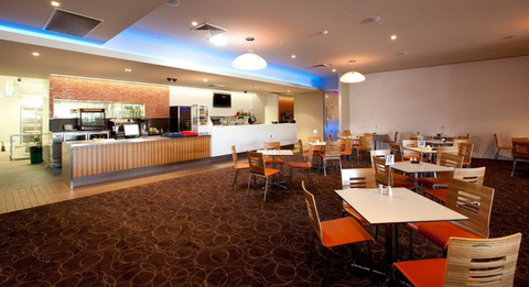The Avenues Tavern - Foster Accommodation 2